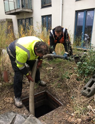 Clearing blocked drain
