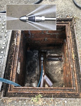 Unblocking drain using water jetting
